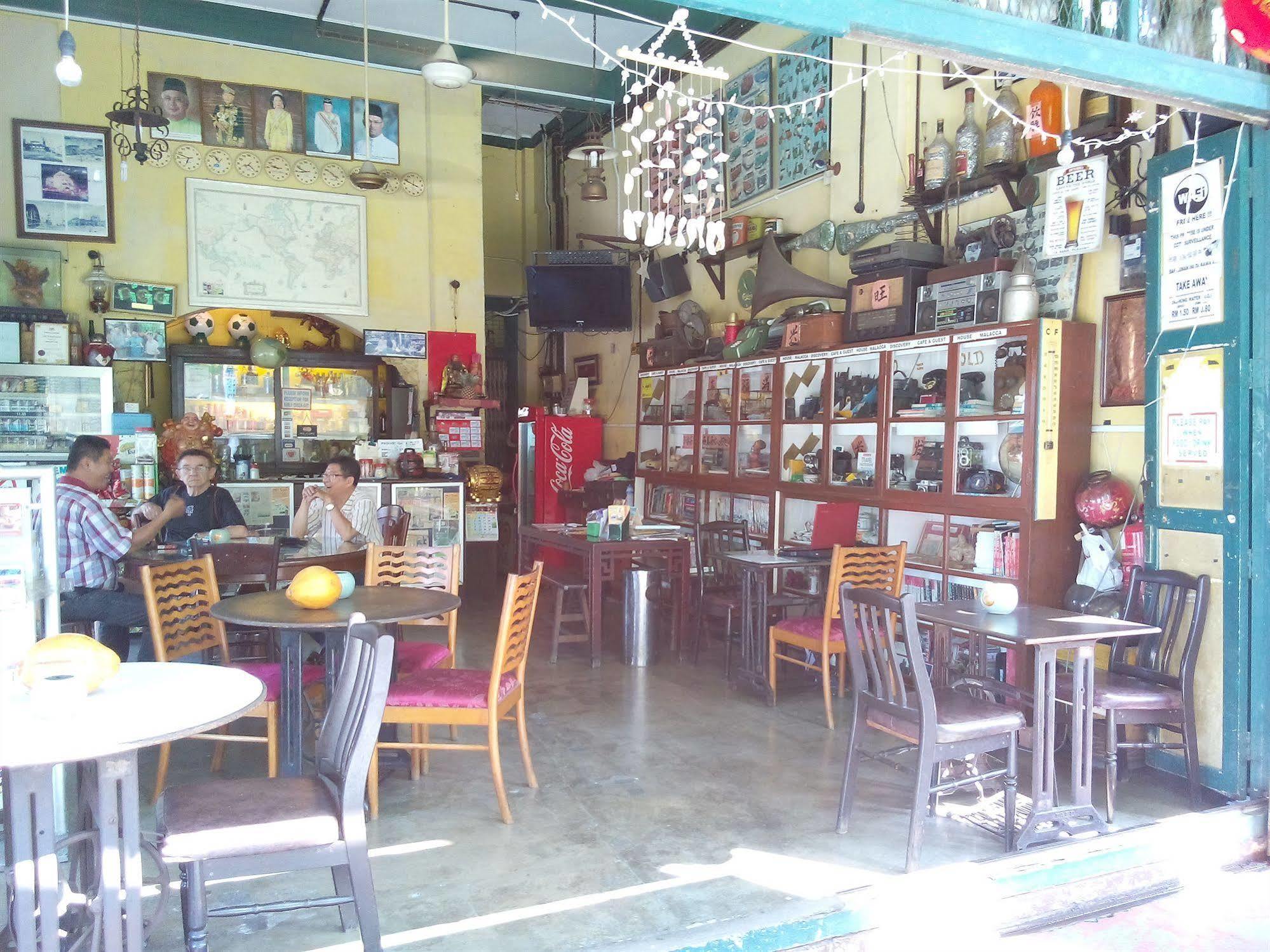 Discovery Cafe And Guesthouse 말라카 외부 사진